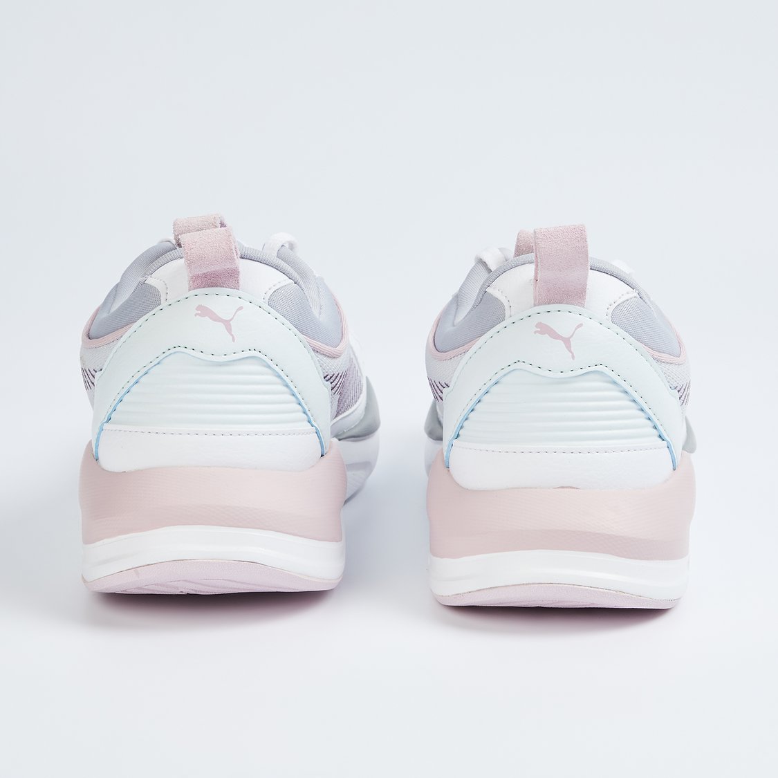 High Performance Women Sports Shoes with Shock Absorbing Sole and Lightweight Build