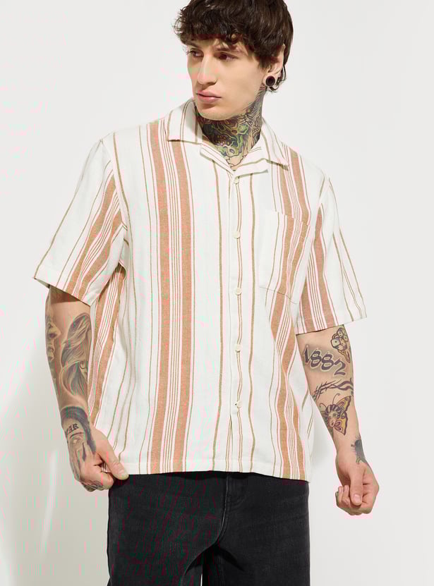Modern Striped Shirt for Men in Relaxed Fit for Daily Comfort