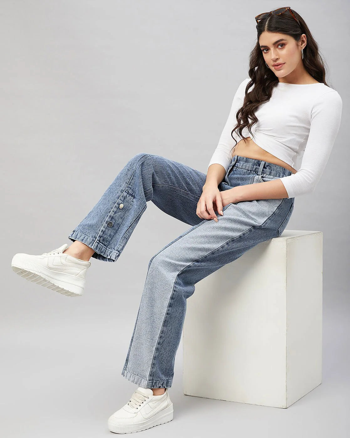 Chic Casual Blue Jeans with Reverse Panel Design for Trendy Women