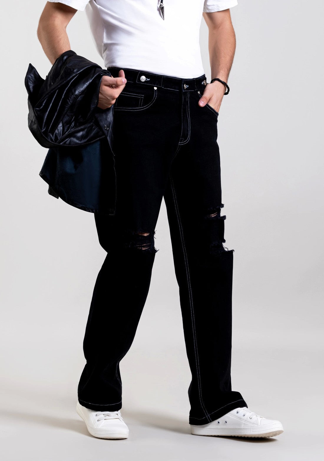 Black Wide Leg Denim Jeans for Men Designed for Casual and Street Style Outfits