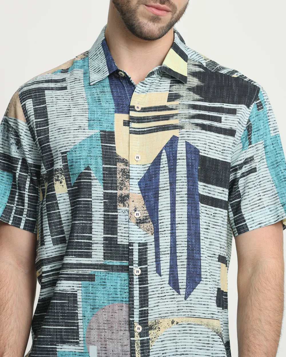 Contemporary Men’s Slim Fit Shirt with Artistic Digital Print