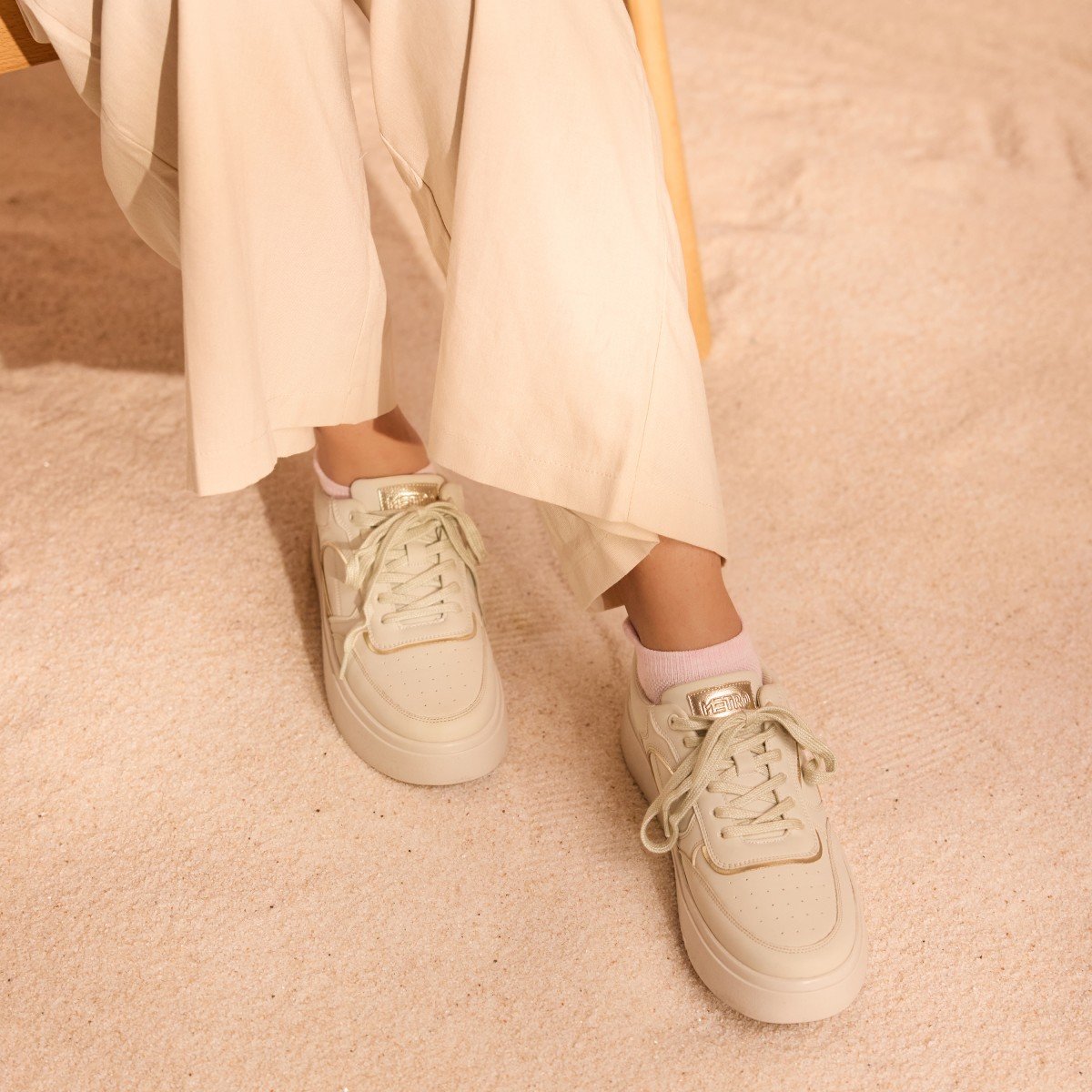 Elegant Casual Beige Sneakers for Women with Lightweight Construction