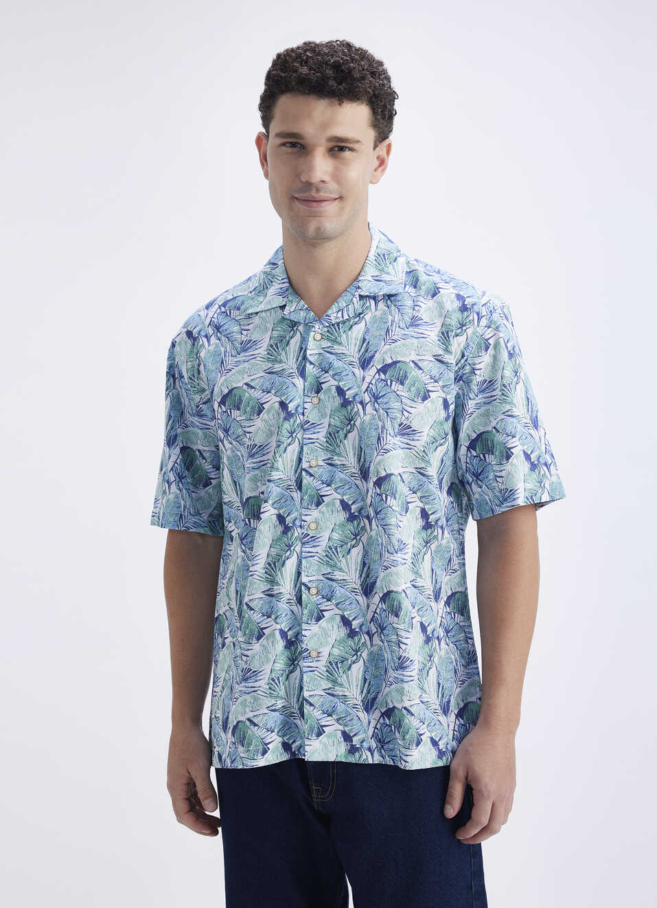 Contemporary Green Short Sleeve Resort Shirt for Men with Tropical Leaf Detailing