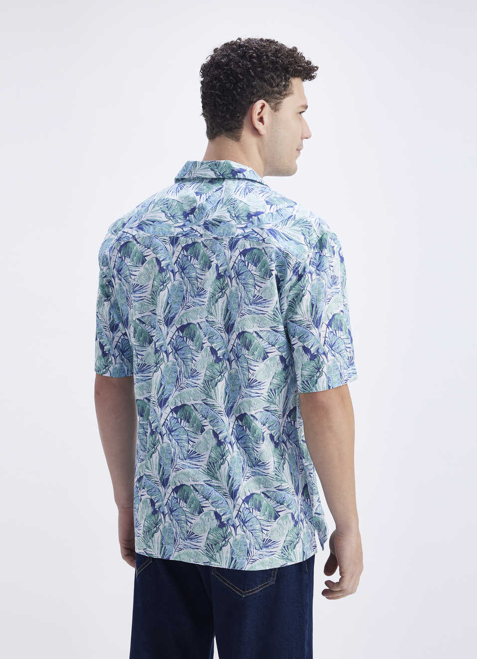 Contemporary Green Short Sleeve Resort Shirt for Men with Tropical Leaf Detailing