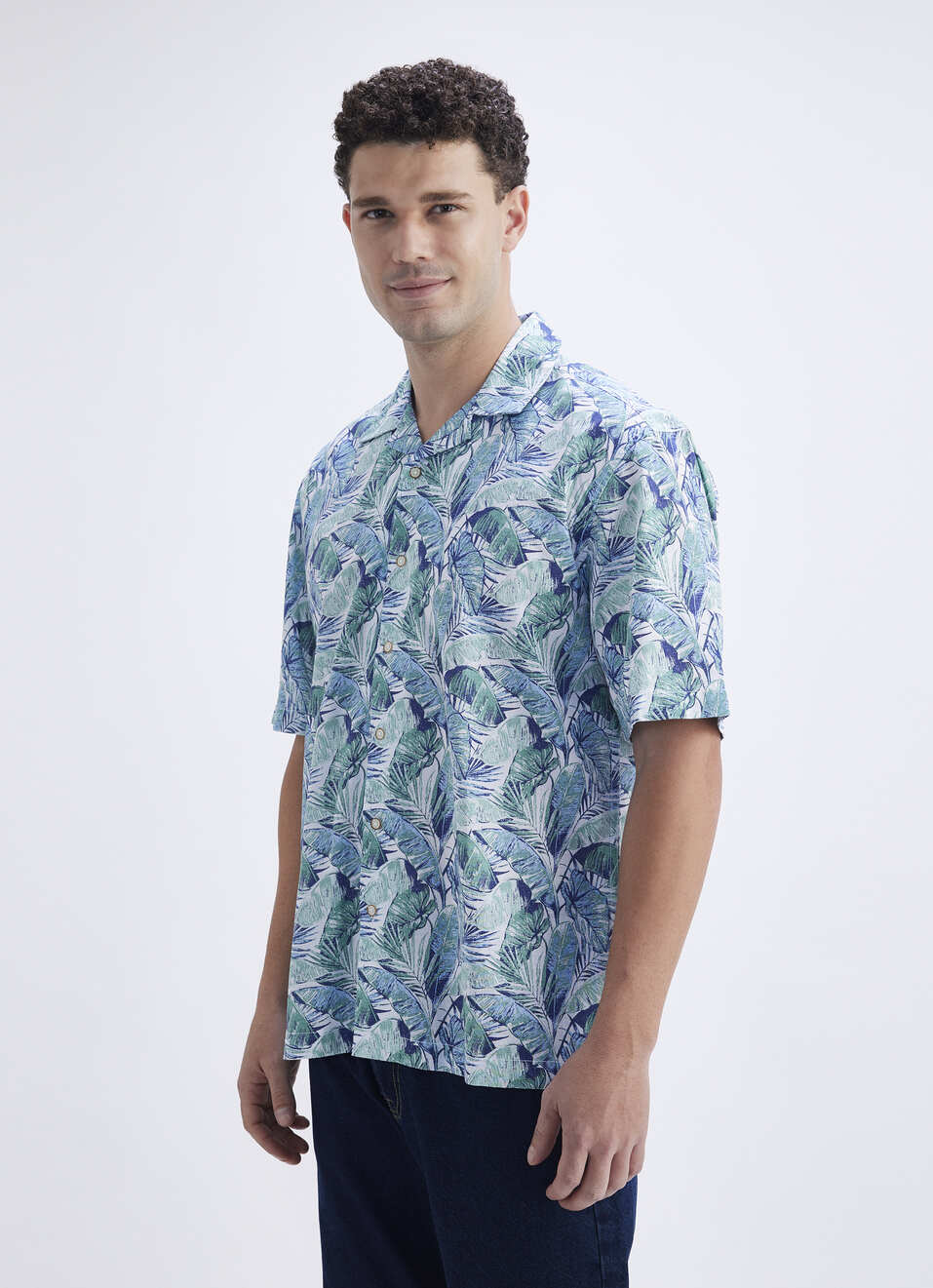Contemporary Green Short Sleeve Resort Shirt for Men with Tropical Leaf Detailing