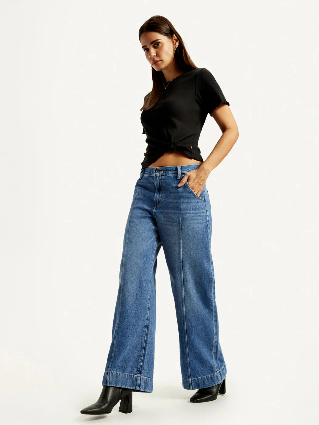 Modern Women’s Blue Straight Denim Jeans with Comfortable Mid-Rise Fit