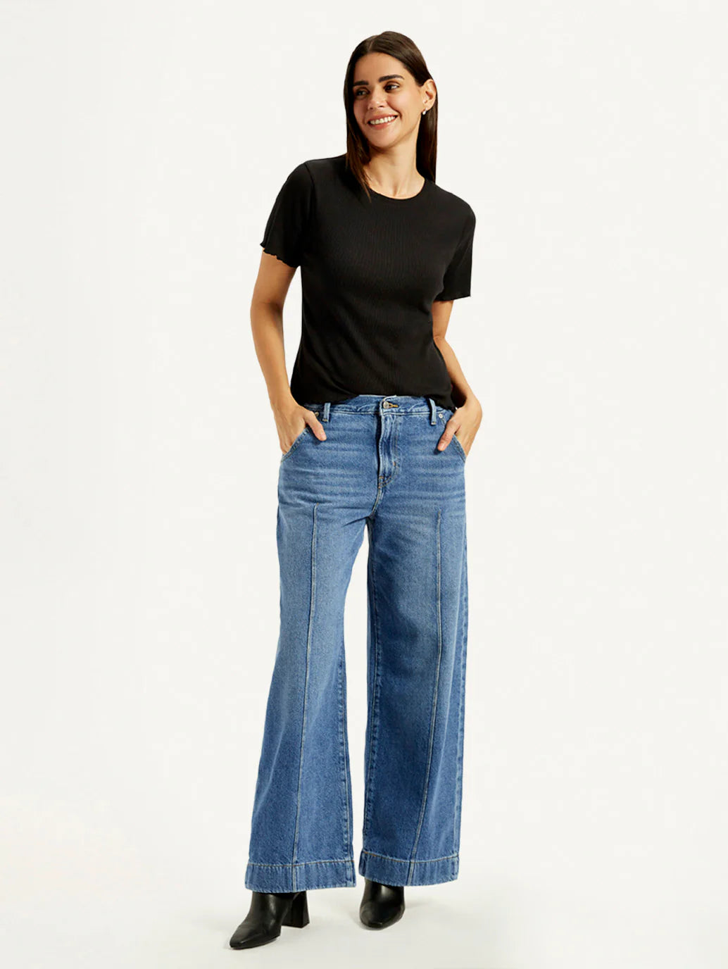 Modern Women’s Blue Straight Denim Jeans with Comfortable Mid-Rise Fit
