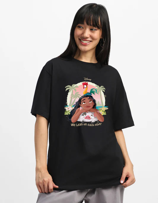 Comfortable Loose Fit Black T-Shirt with Stylish Graphic Design