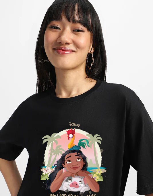 Comfortable Loose Fit Black T-Shirt with Stylish Graphic Design