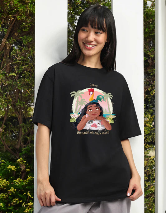 Comfortable Loose Fit Black T-Shirt with Stylish Graphic Design