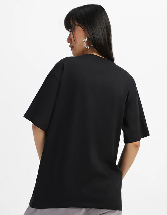 Comfortable Loose Fit Black T-Shirt with Stylish Graphic Design