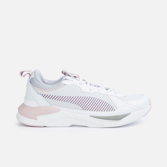 High Performance Women Sports Shoes with Shock Absorbing Sole and Lightweight Build