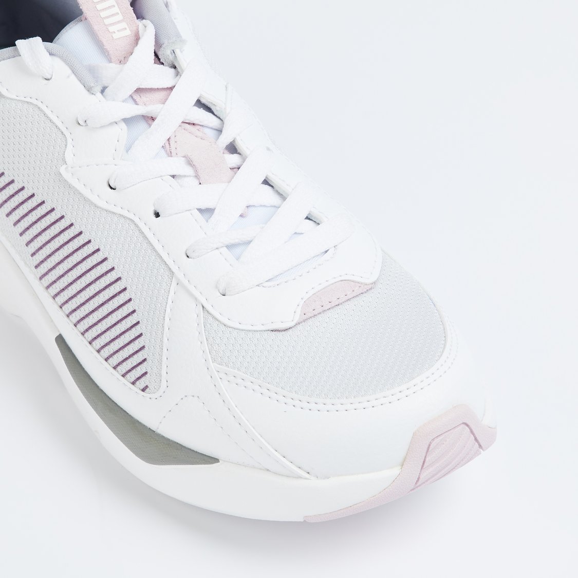 High Performance Women Sports Shoes with Shock Absorbing Sole and Lightweight Build