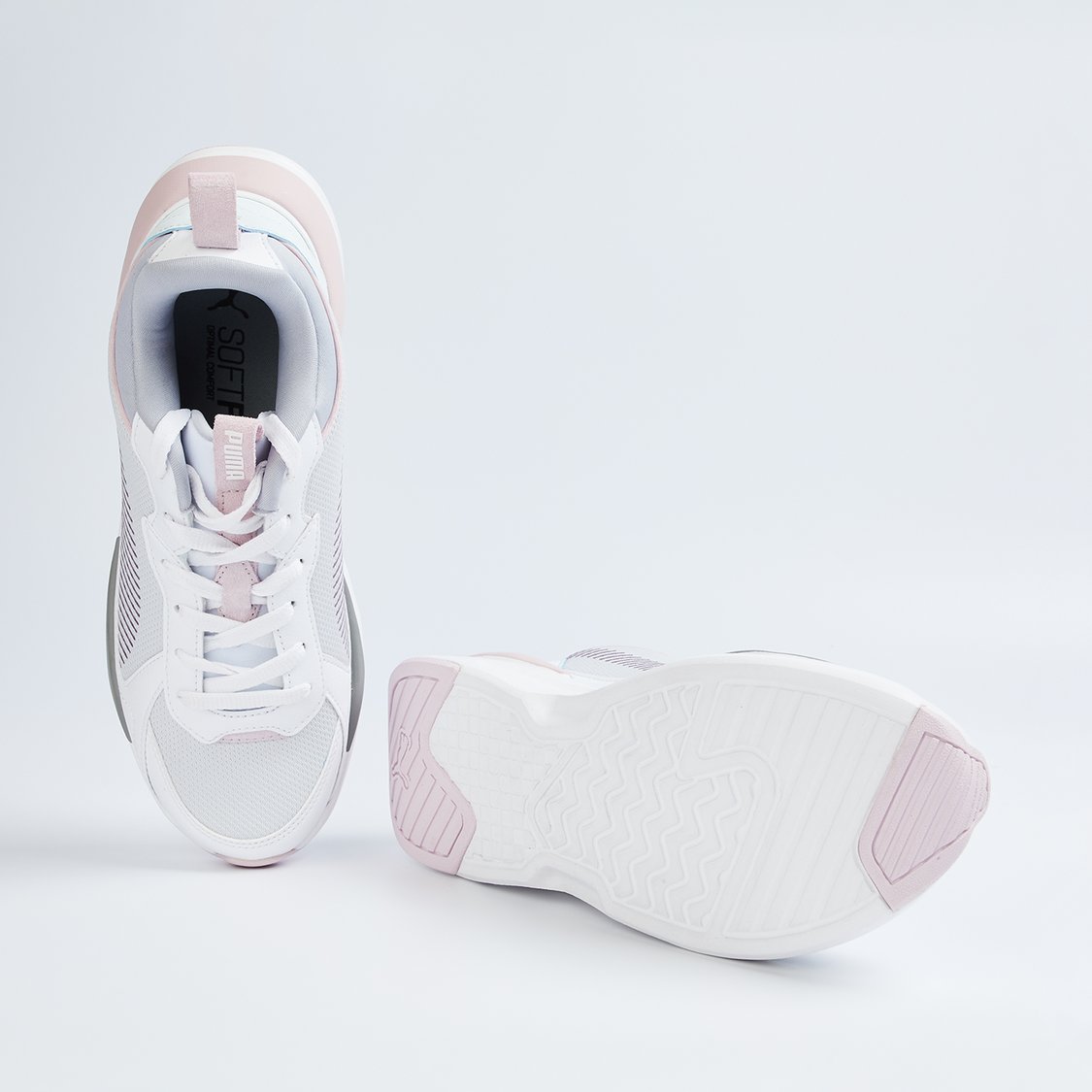 High Performance Women Sports Shoes with Shock Absorbing Sole and Lightweight Build