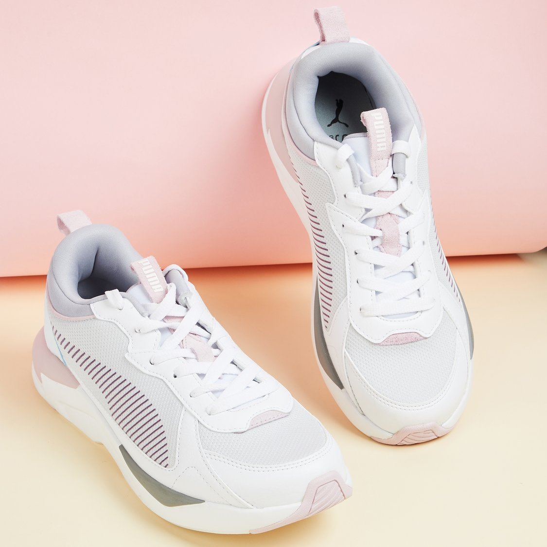 High Performance Women Sports Shoes with Shock Absorbing Sole and Lightweight Build