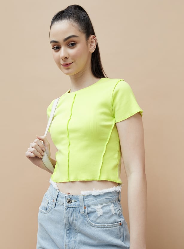 Versatile Women’s Knit Tee for Streetwear and Everyday Style