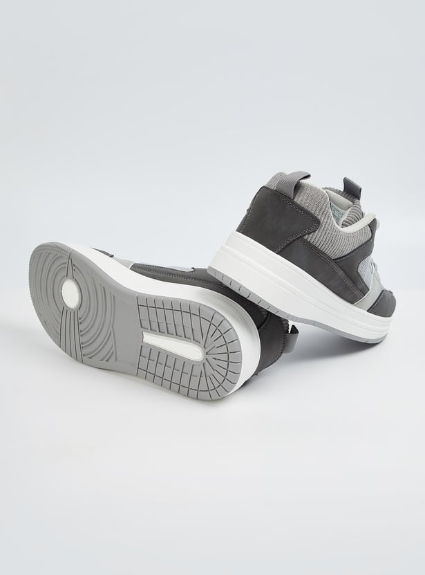 Durable Men Colorblock Sneakers with Flexible Outsole and Modern Stylish Design