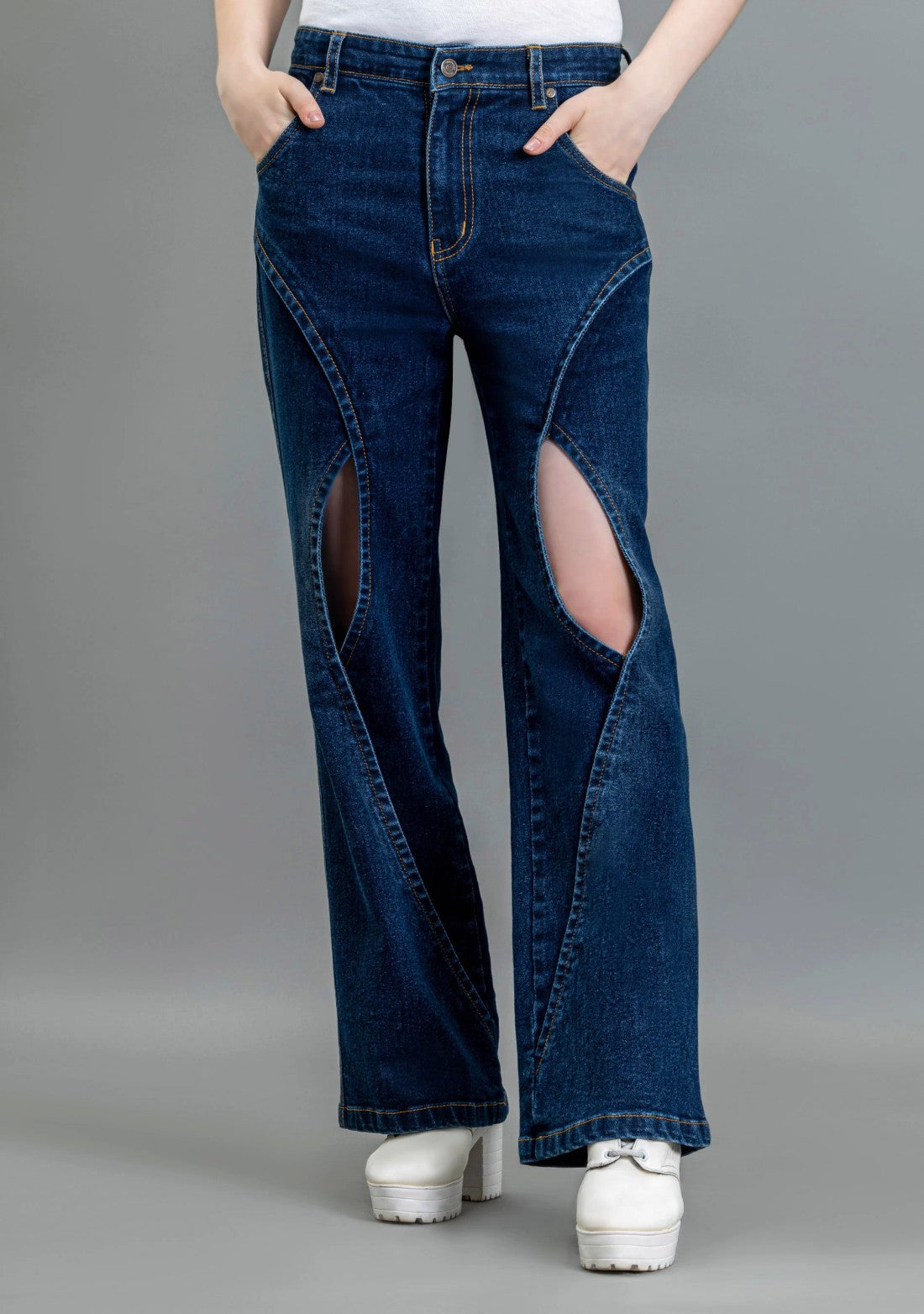 Relaxed Fit Women’s Blue Jeans with Wide Leg and Thigh Slit Design