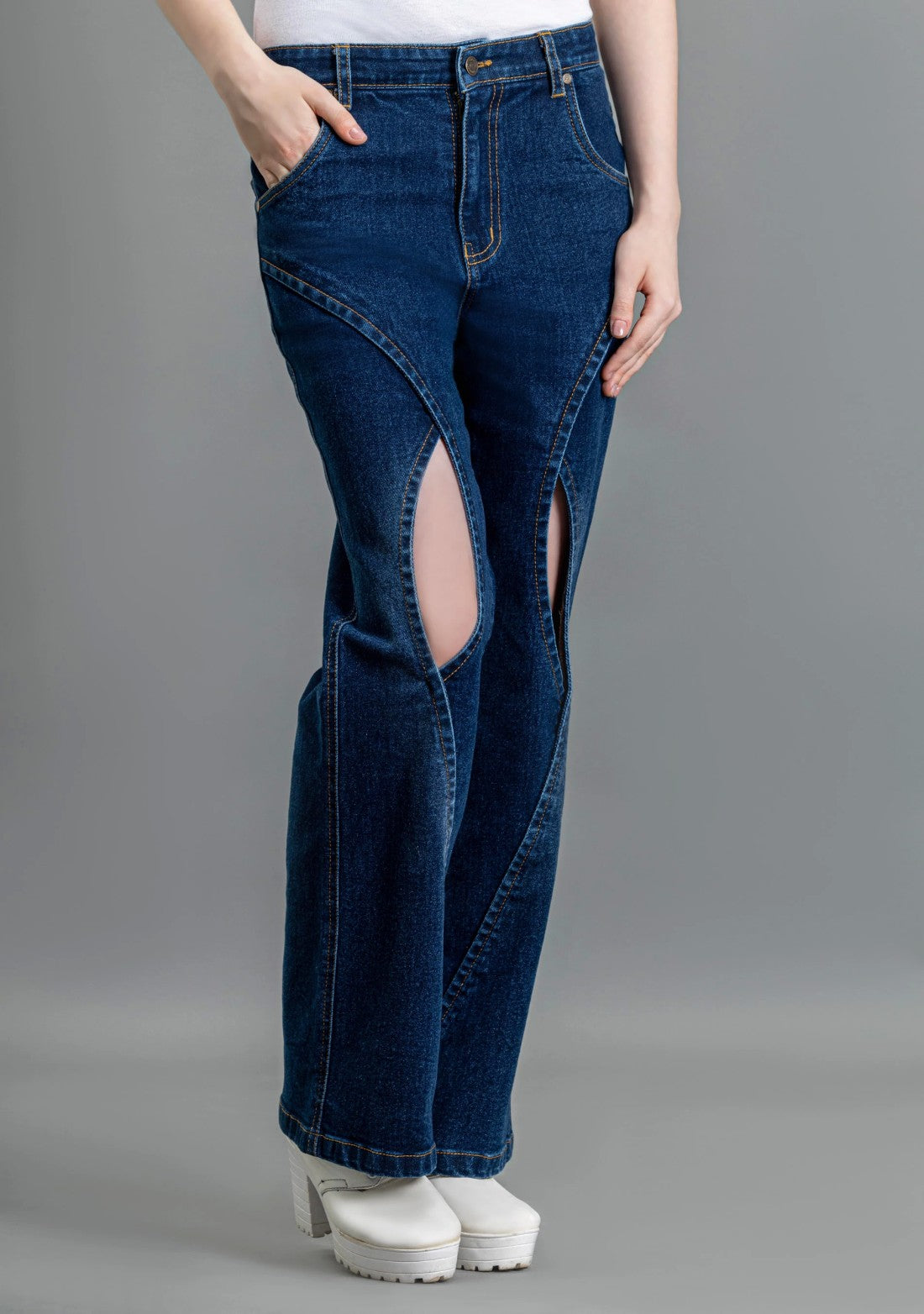 Relaxed Fit Women’s Blue Jeans with Wide Leg and Thigh Slit Design