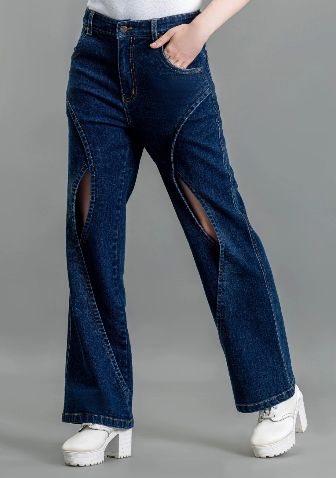 Relaxed Fit Women’s Blue Jeans with Wide Leg and Thigh Slit Design