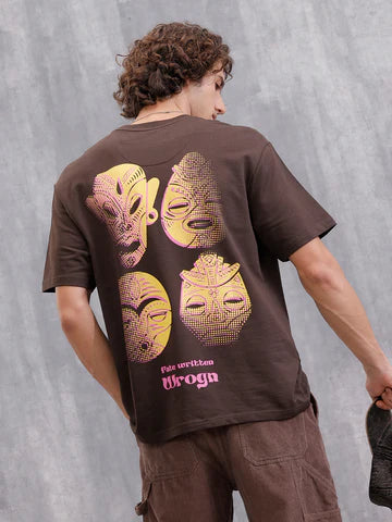 Men’s Oversized Tribal Mask Back Print Crew Neck T-Shirt in Brown – Relaxed Fit Graphic Tee for Daily and Weekend Outfits