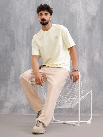 Oversized Yellow Crew Neck T-Shirt with Unique Frayed Yarn Effect Back Print – Modern Streetwear Casual Wear for Men