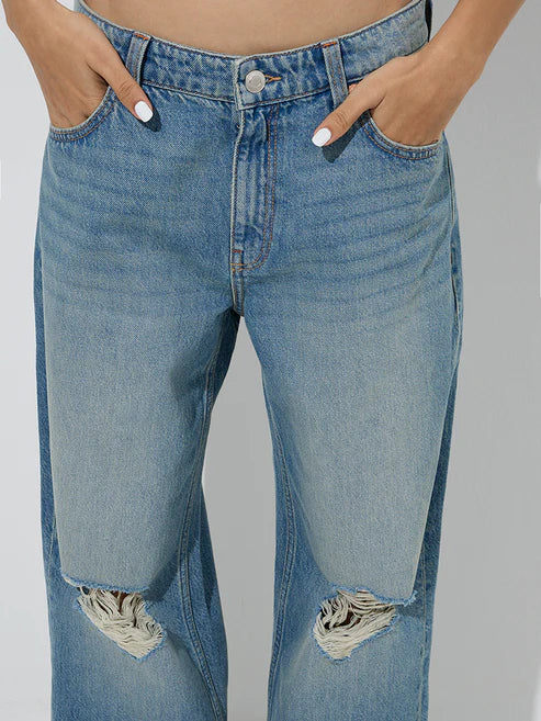 Comfortable Women’s Relaxed-Fit High-Rise Jeans with Distressed Look