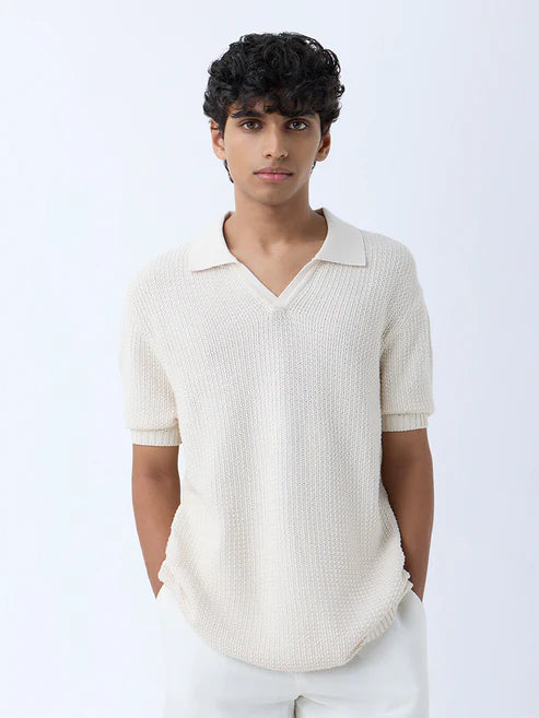 Off-White Relaxed Fit Polo T-Shirt for Men in Knitted Fabric – Modern Casual Wear with Comfortable Half Sleeves
