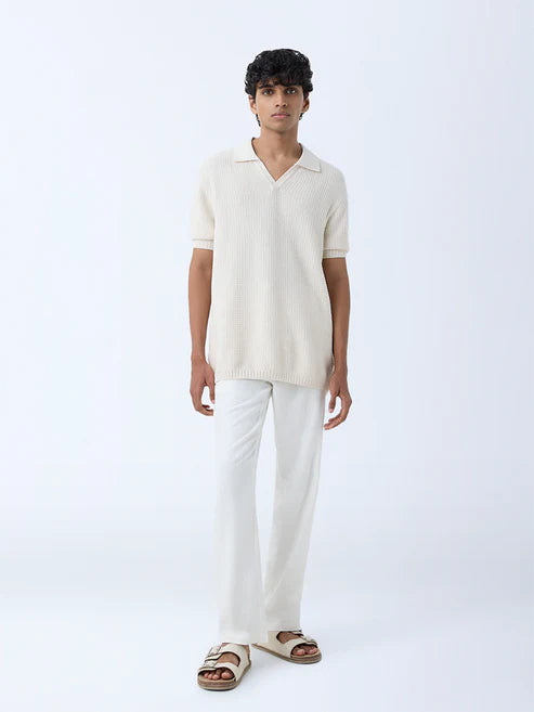 Off-White Relaxed Fit Polo T-Shirt for Men in Knitted Fabric – Modern Casual Wear with Comfortable Half Sleeves