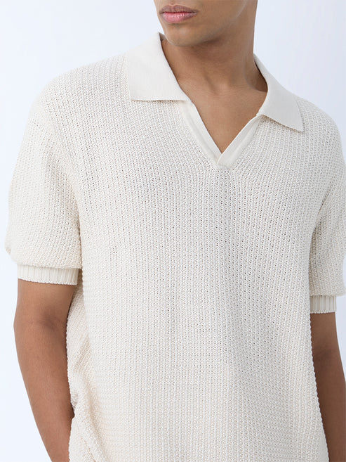 Off-White Relaxed Fit Polo T-Shirt for Men in Knitted Fabric – Modern Casual Wear with Comfortable Half Sleeves