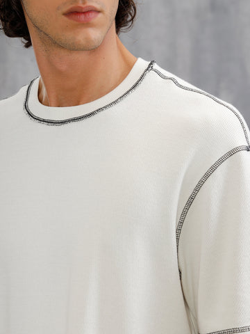 Men’s Off-White Premium Textured Knit T-Shirt – Stylish Contrast Stitch Seam Details for Contemporary Casual Outfits