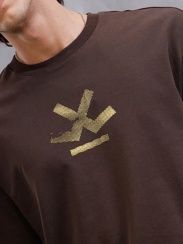 Men’s Oversized Tribal Mask Back Print Crew Neck T-Shirt in Brown – Relaxed Fit Graphic Tee for Daily and Weekend Outfits