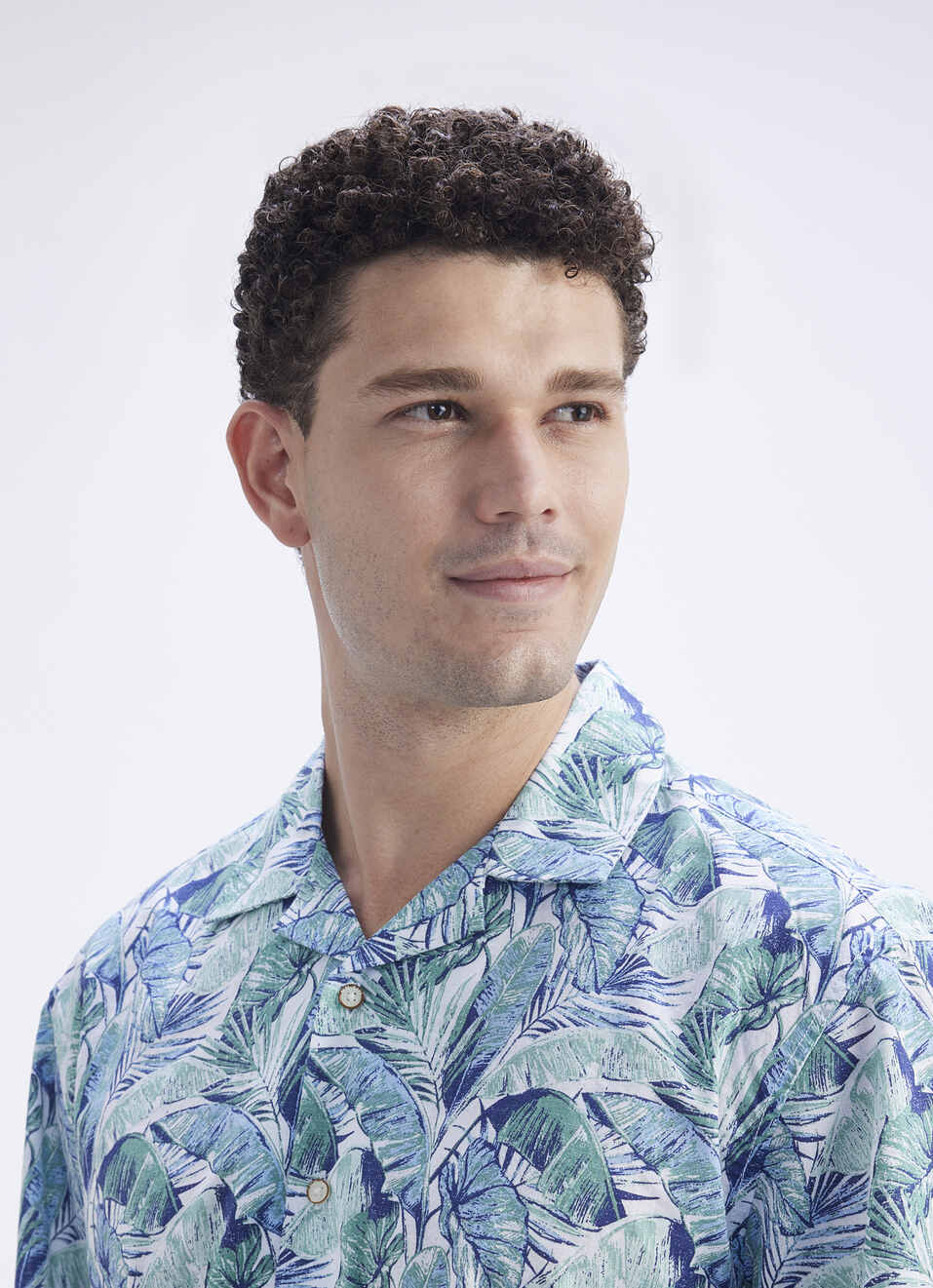 Contemporary Green Short Sleeve Resort Shirt for Men with Tropical Leaf Detailing