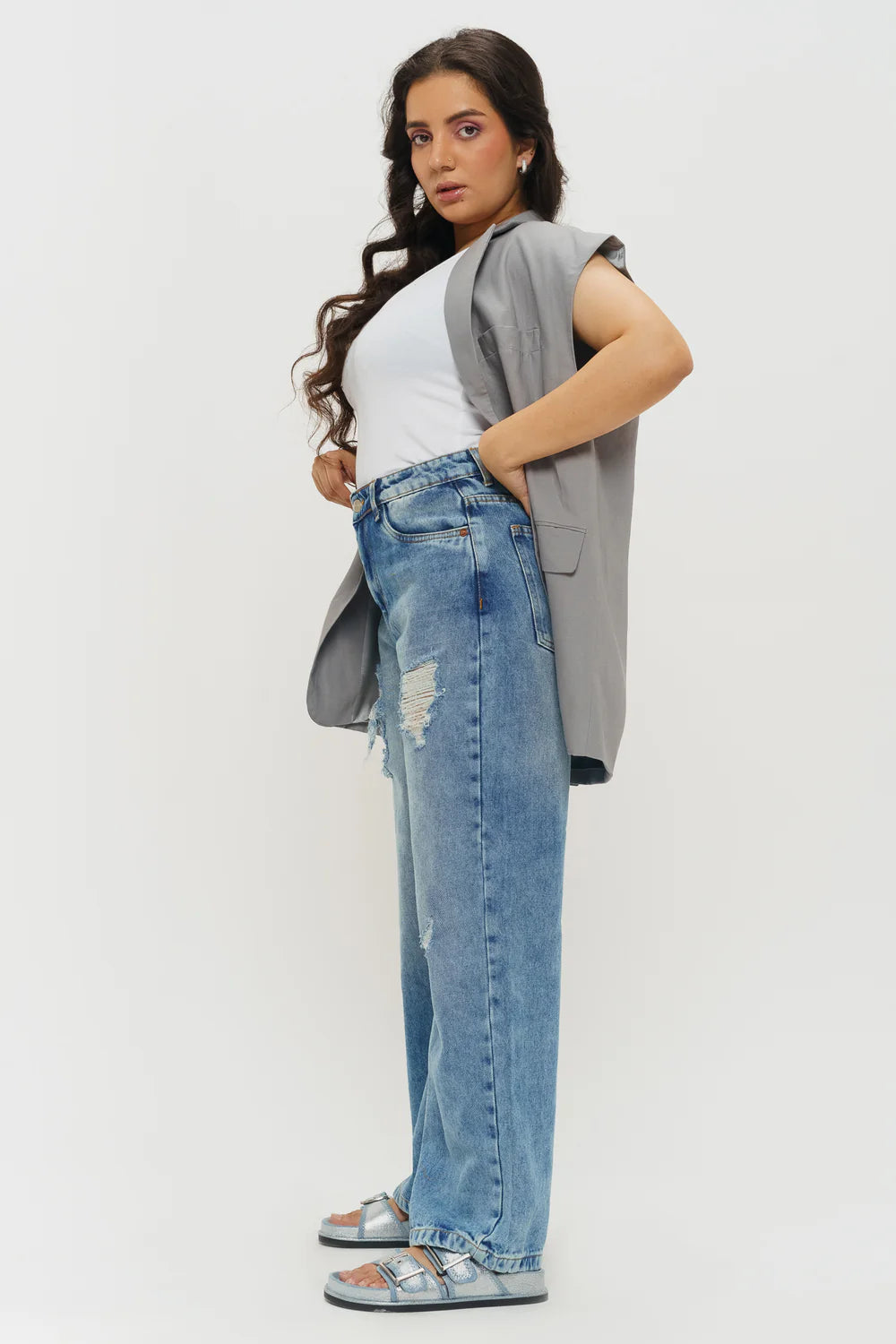 High-Rise Windy Blue Distressed Women’s Wide Jeans with Modern Street Style