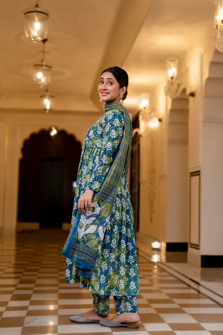 Stylish Women Printed Flared Anarkali Kurta Pant Set with Trendy Dupatta for Festivals