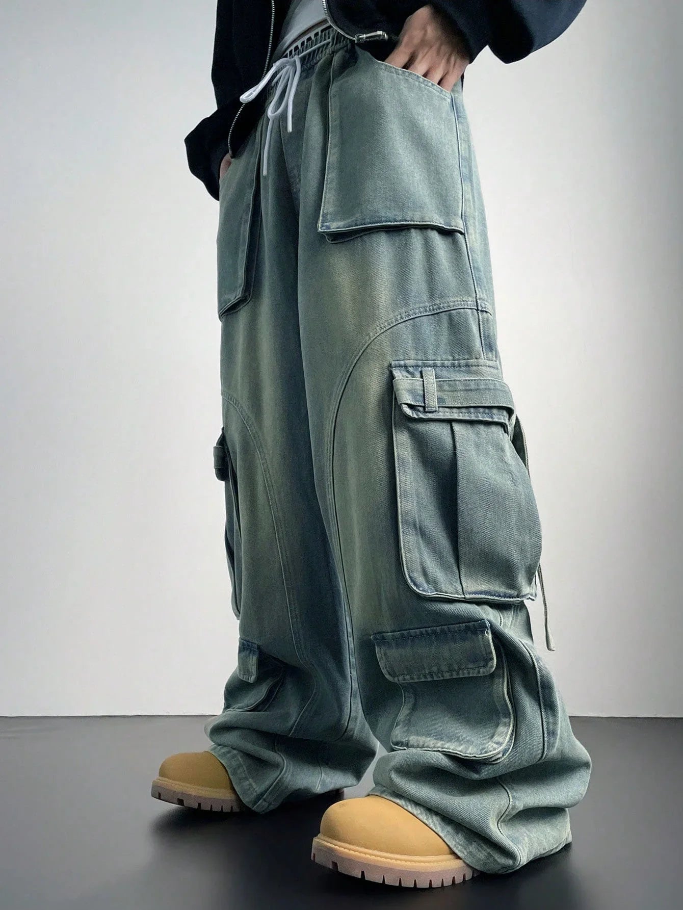 Comfortable Flex Fit Wide Leg Cargo Jogger Jeans for Men with Relaxed Baggy Design