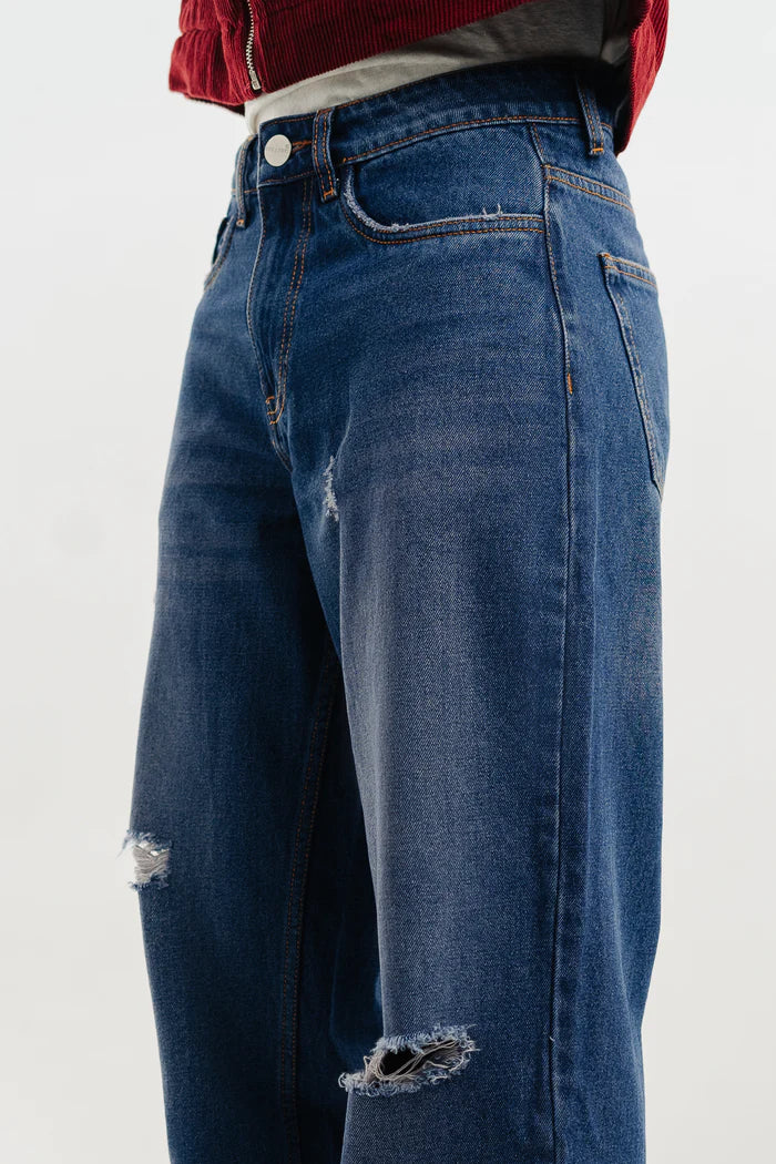 Sapphire Blue Straight Leg Denim Jeans for Men Ideal for Casual and Everyday Wear