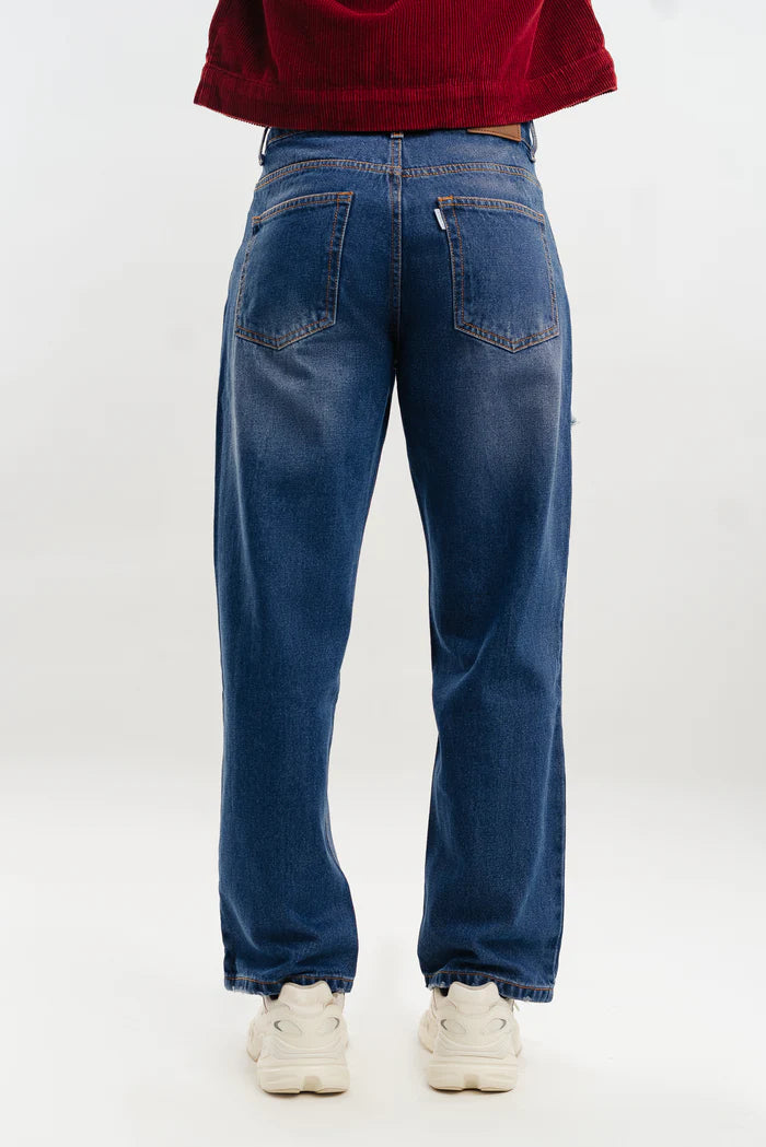 Sapphire Blue Straight Leg Denim Jeans for Men Ideal for Casual and Everyday Wear