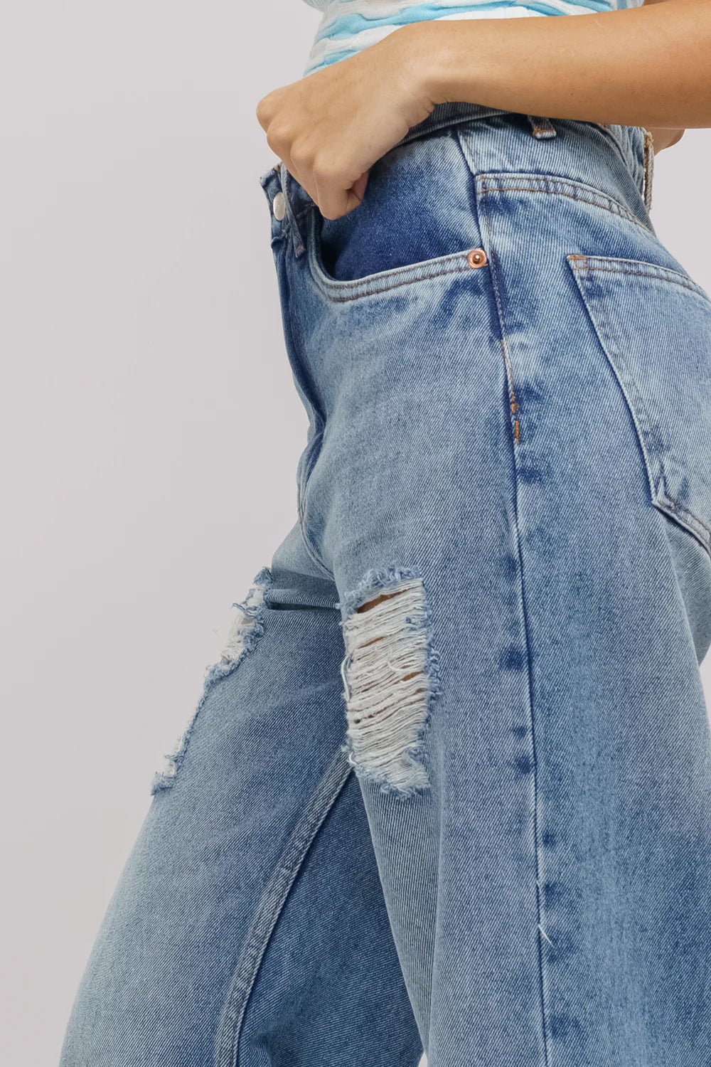 High-Rise Windy Blue Distressed Women’s Wide Jeans with Modern Street Style