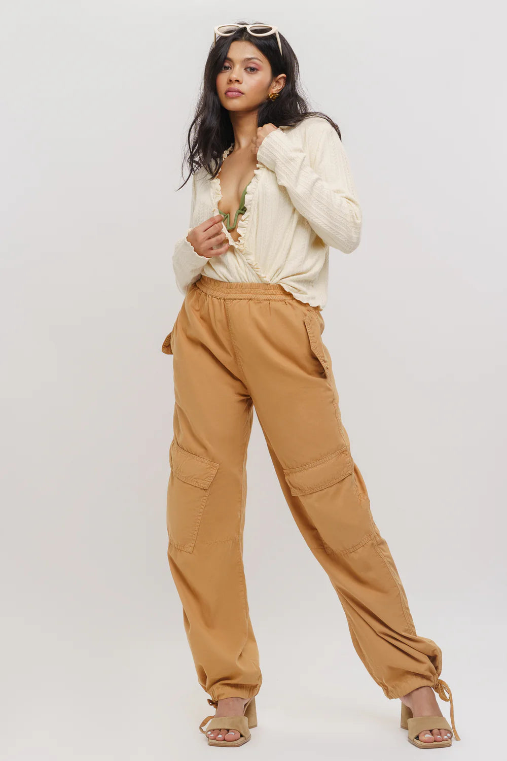 Women’s Sand-Colored Tapered Cargo Pants with Functional Pockets