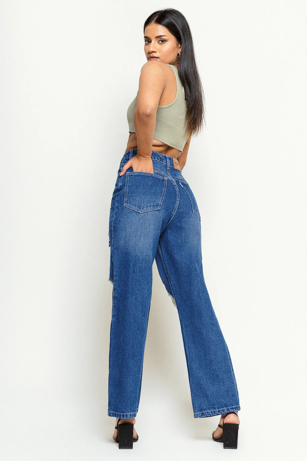Casual Modish Blue Womens Straight Jeans with Everyday Comfort and Modern Appeal